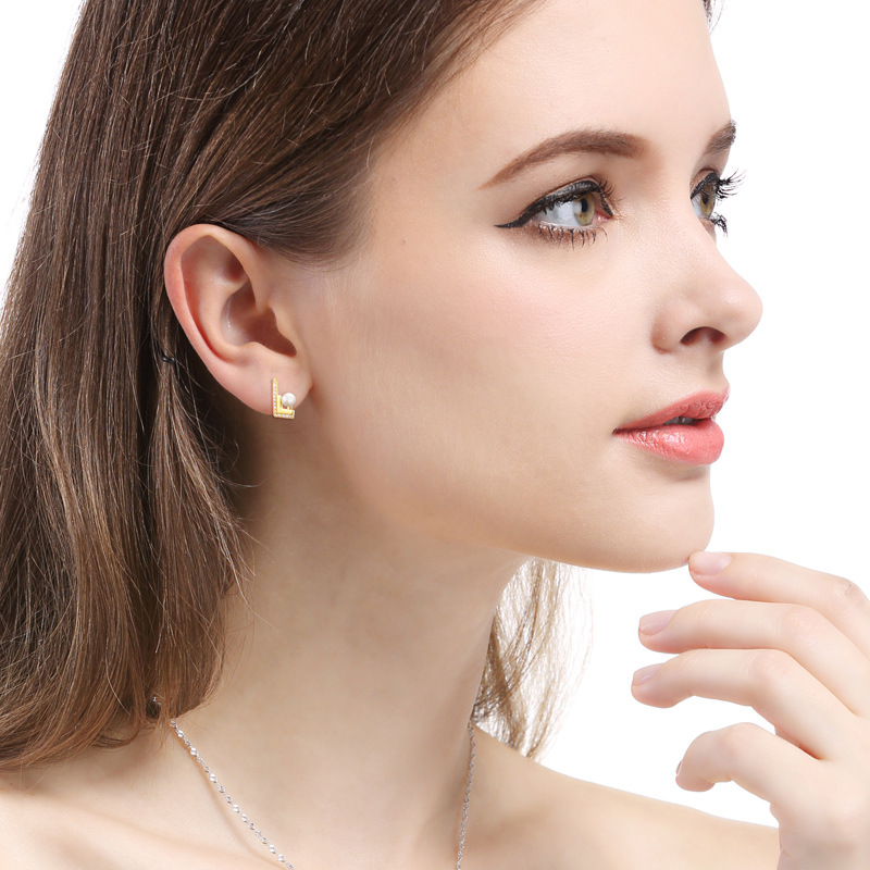 Venta caliente transfronteriza s925 plata diamante Stud pendientes moda creativa estilo Chanel luz lujo elegante pendientes para las mujeres al por mayor