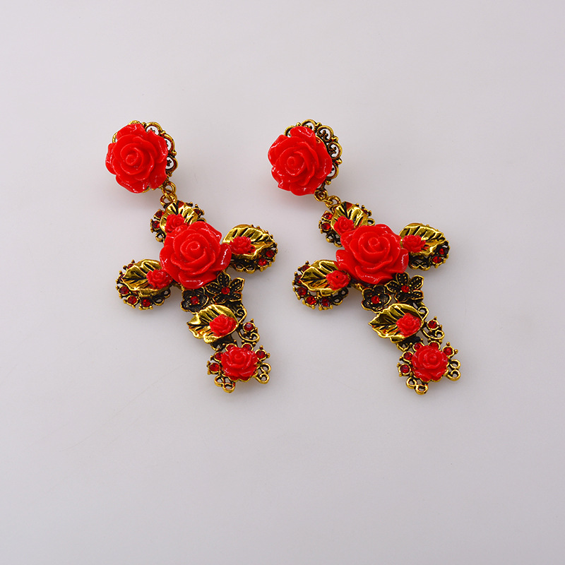 Nouveau Rétro Exagéré Boucles D'oreilles Rétro Baroque Chat Marche Croix Boucles D'oreilles Accessoires En Gros Nihaojewelry display picture 1