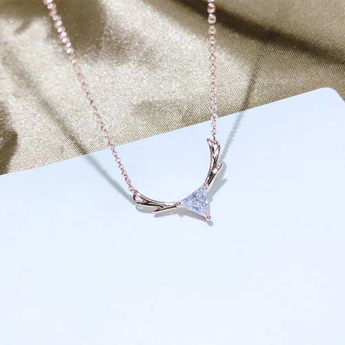 Gorgeous Zirconium Antler Everyday Style Creative New Clavicle Necklace for Girls Fashion Necklace for Girlfriend Gift