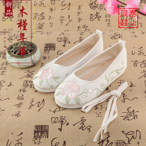 Old Beijing cloth shoes embroidered shoes female antique shoes students costume hanfu ethnic wind original flat non-slip shoes