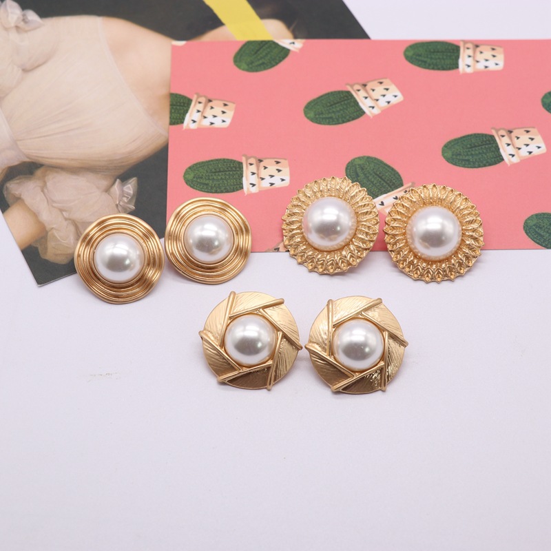 Large Round Exaggerated  Half-piece Imitation Pearl Silver Needle Stud Earrings display picture 10