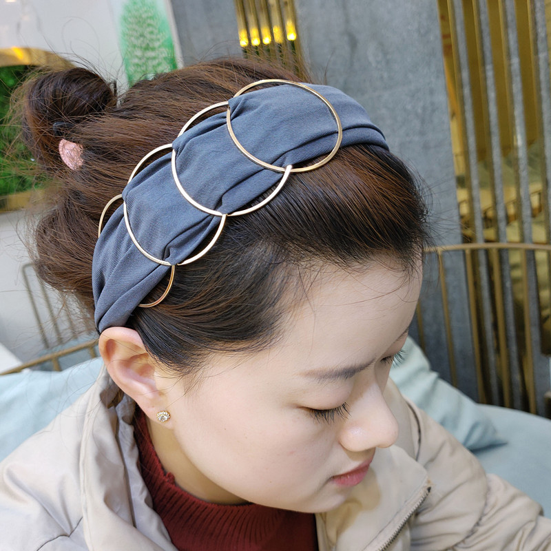 Korean Fashion High-end Metal Ring Wide-brimmed Headband Solid Color Fabric Fine Hairpin Fashion Pressure Headband Wholesale Nihaojewelry display picture 1