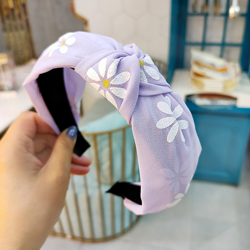 Korean Small Daisy Wide-edged Chiffon Knotted Headband Simple Pressure Hair Headband High-end Fabric Hairpin Head Jewelry Wholesale Nihaojewelry display picture 8