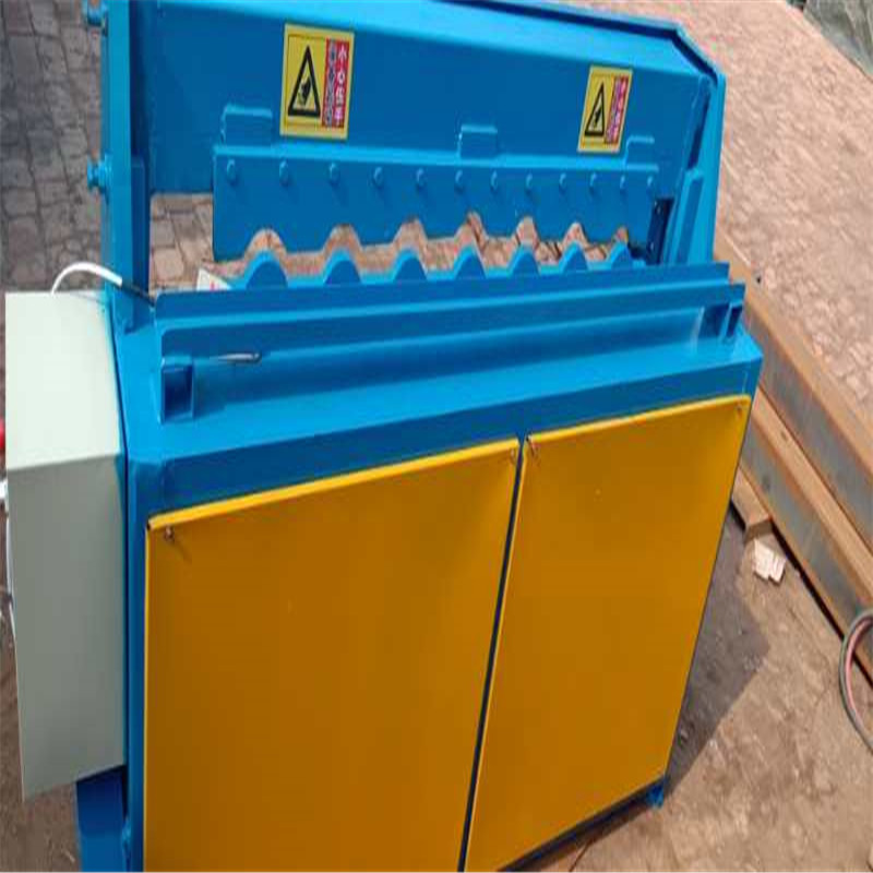 金属成型设备电动剪板机 树脂瓦1.3米2.7厚电动剪板机