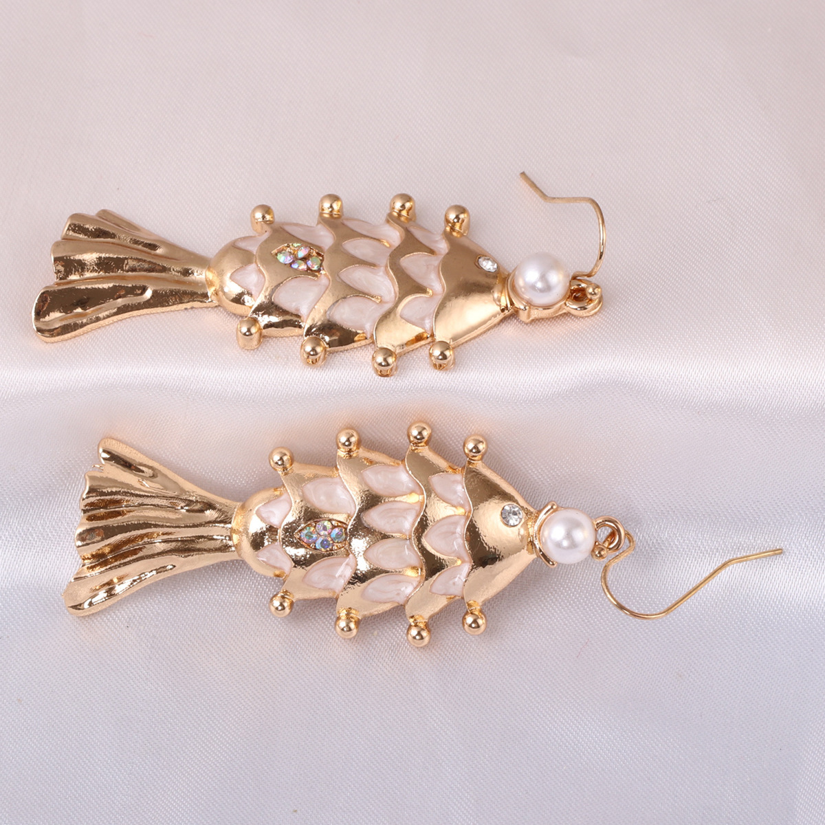 Fashion Oily Fish Animal Wild Baroque Alloy Women's Earrings display picture 3