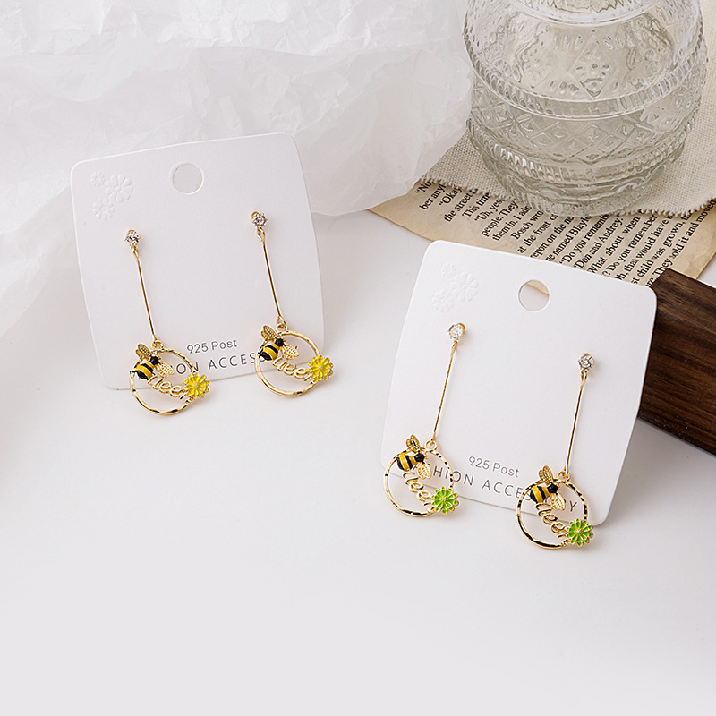 Fashion Cute Creative Bee Flower Sweet Long Animal Alloy Earrings display picture 5