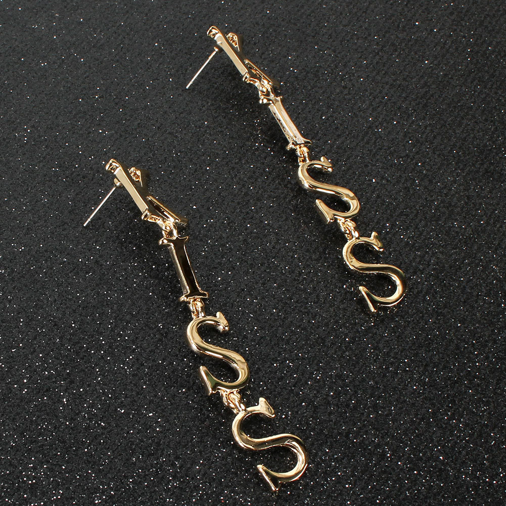 Européen Et Américain Bijoux Croix-frontière Anglais Lettre Baiser Boucles D'oreilles Longues Boucles D'oreilles Oreille Goujons F4610 display picture 5