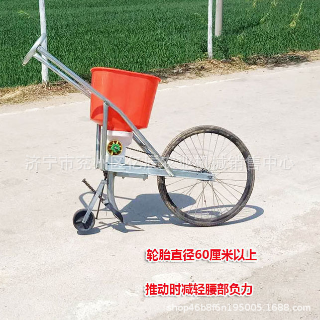 人力手推小型撒肥机 手推式施肥机 农用果园小地块施肥撒肥车 阿里巴巴 