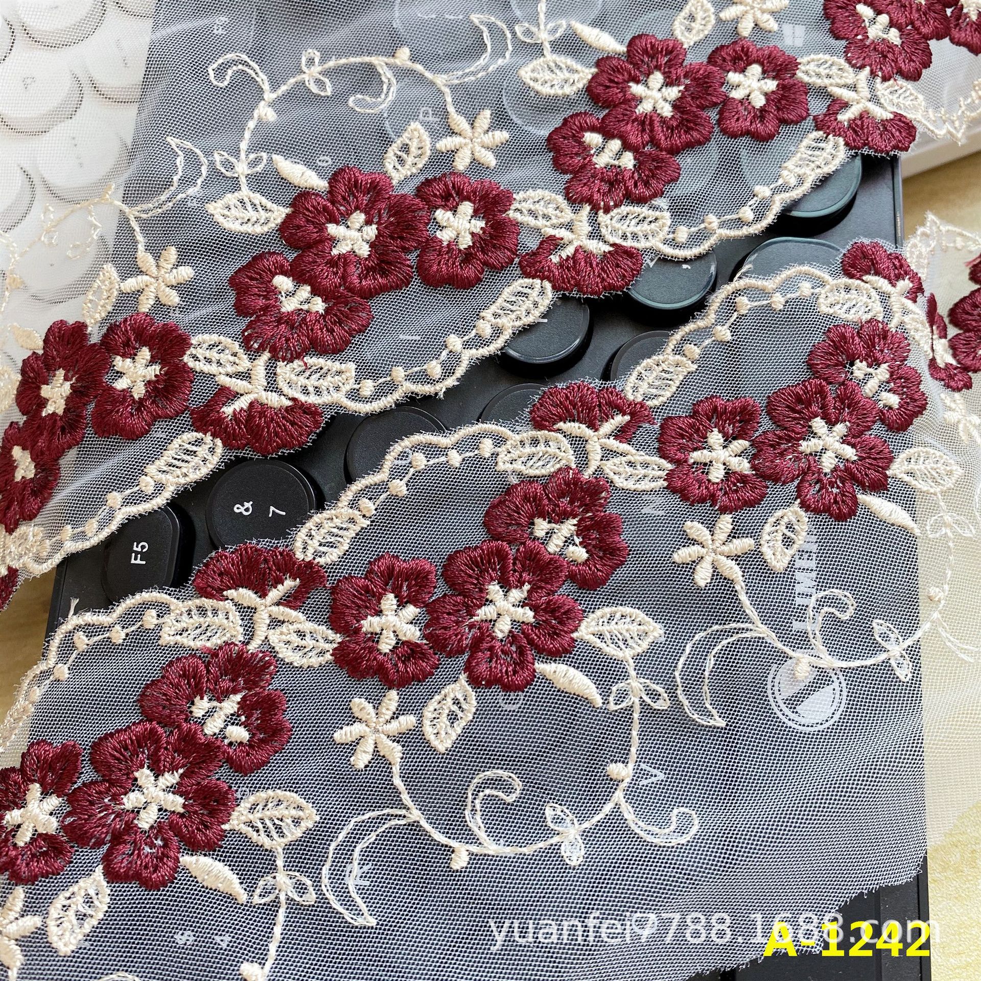 A-1242彩色酒红黑色小梅花蕾丝花朵刺绣花边DIY服装辅料宽8厘米