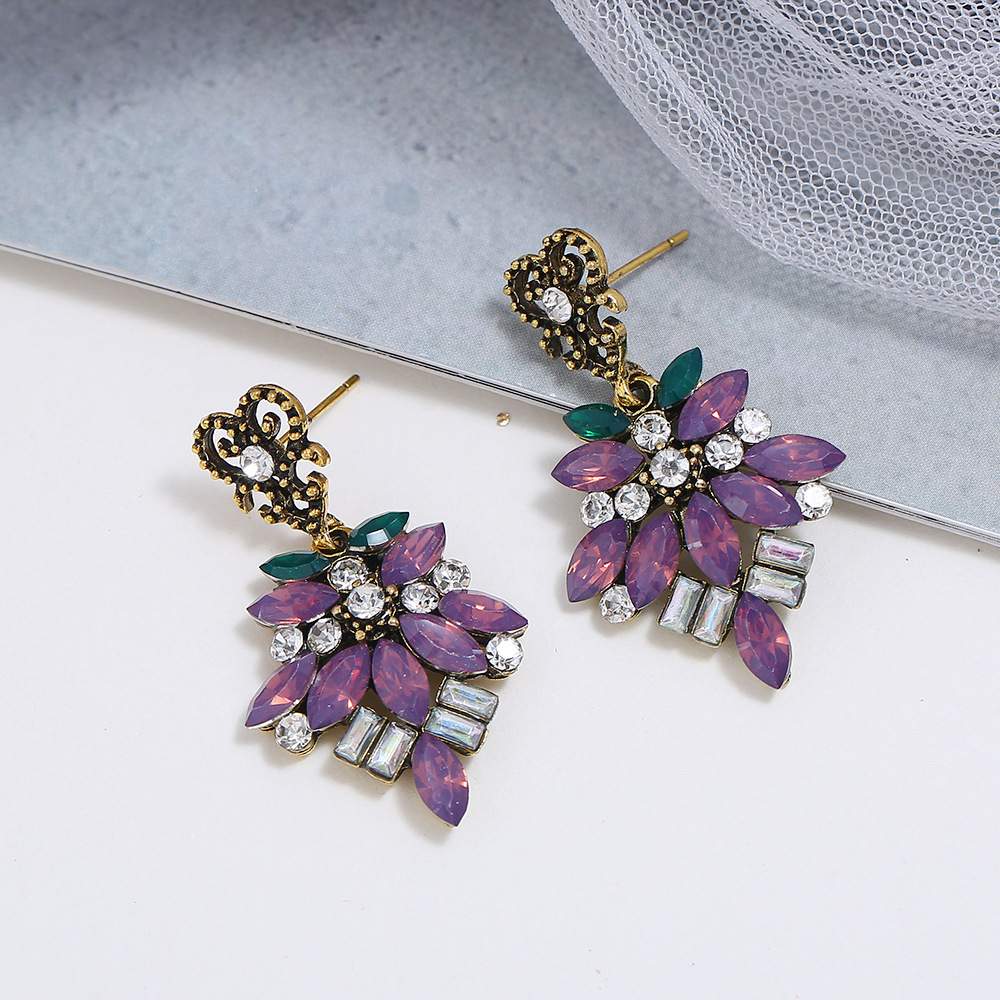 Alloy Diamond Floral Earrings For Women Retro Color Rhinestone Long Earrings display picture 4