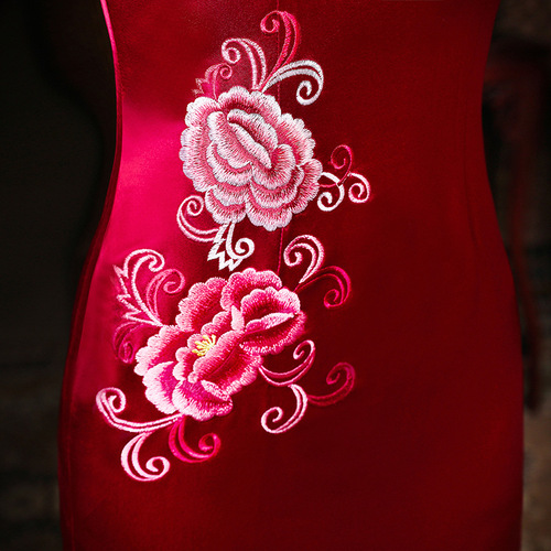 Traditional Chinese Dress Qipao Dresses for Women Wedding wedding embroidered cheongsam dress round neck dress large size