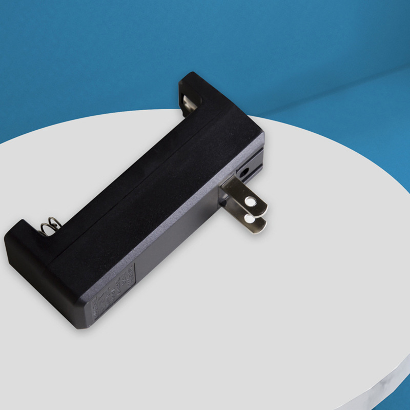 修复激活 18650锂电池充电器 3.7/4.2V锂电池单槽座充兼顾26650