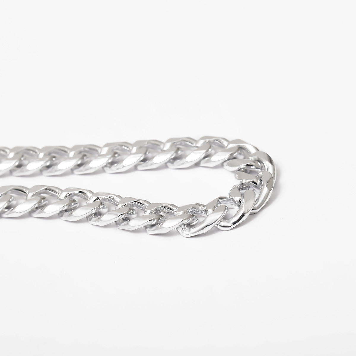 Großhandel Schmuck Einfacher Stil Geometrisch Metall Eisen Überzug Halskette display picture 9