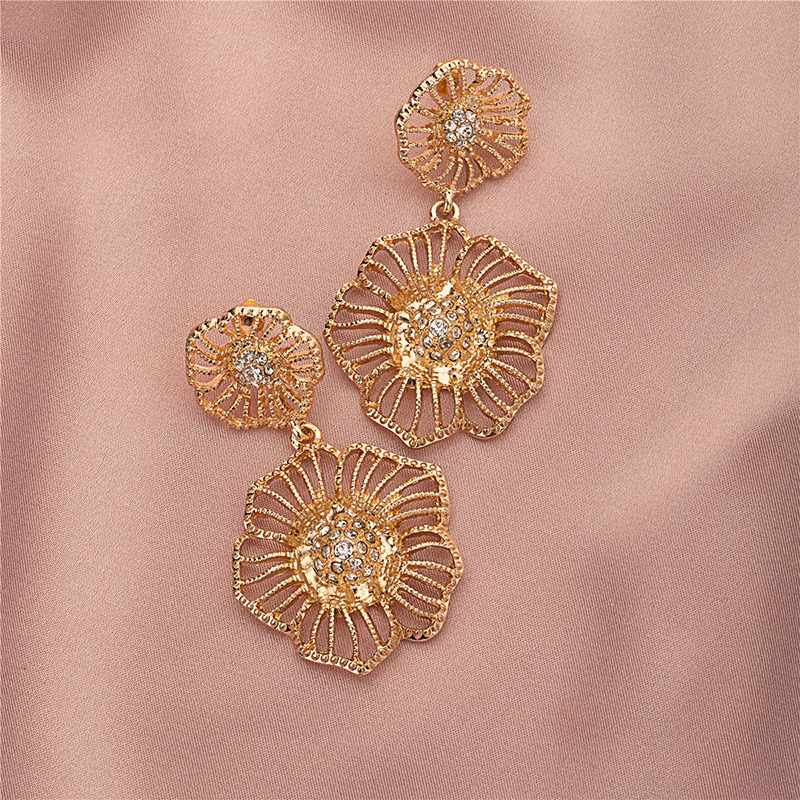 Light Luxury Simple Fashion Baroque Flower Diamond Korean Gold Earrings display picture 5