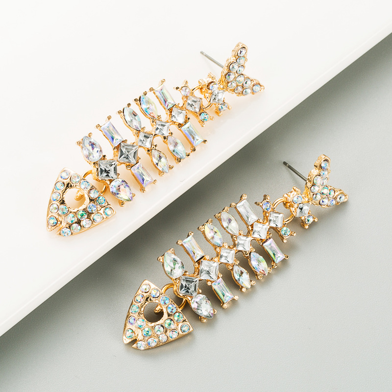 Exaggerated Fishbone Shape Alloy Inlaid Rhinestones Earrings display picture 7