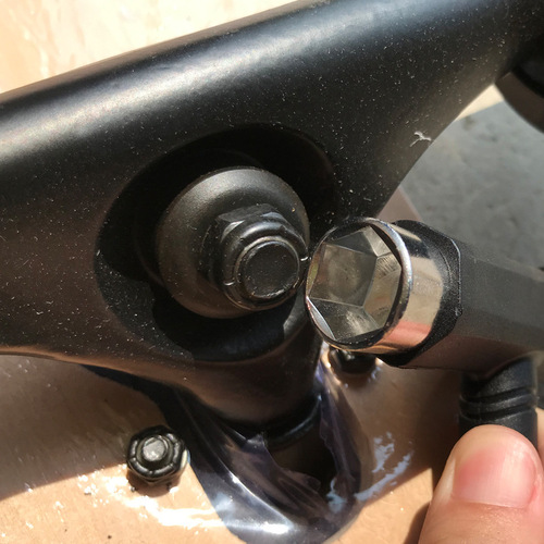 Skateboard wrench tool T-shaped tool roller skate wheels rollerblades twin tricks repair tool 3-hole wrench L-shaped tool