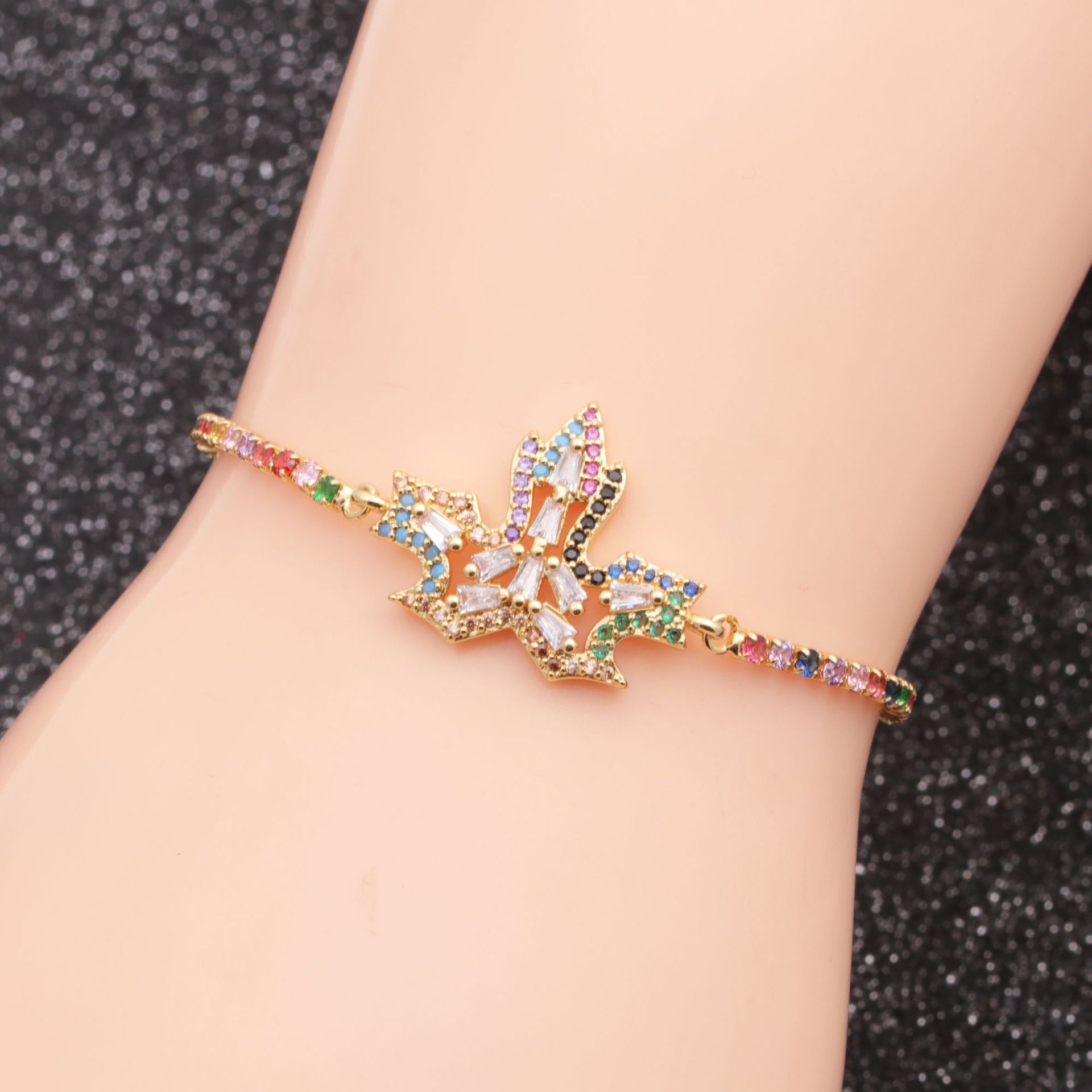 Fashion Jewelry Copper Micro Inlay Zirconium Maple Leaf Adjustable Bracelet Wholesale Nihaojewelry display picture 2