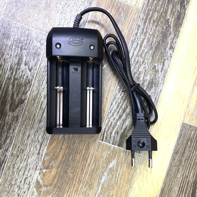 厂家批发环高18650锂电池26650双充 1450双槽万用磷酸铁锂充电器