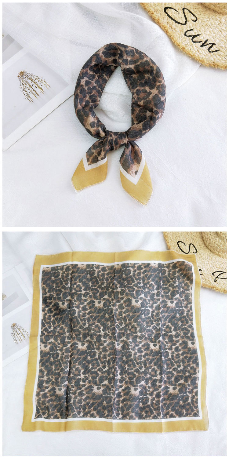 Mode Leopardenmuster Baumwolle Leinen Kleinen Quadratischen Seidenschal Großhandel display picture 7
