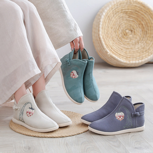 old Beijing cloth shoes female national wind hanfu boots embroidered cotton boots antique flat women&apos;s boots