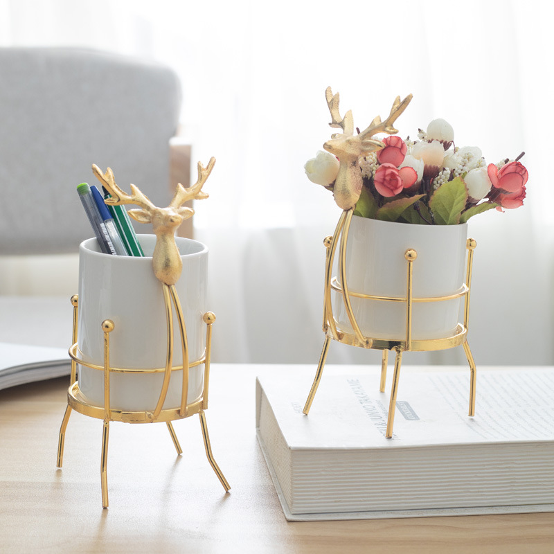 Estilo nórdico luz creativa de lujo de oro ciervos de hierro de cerámica maceta titular de la pluma de almacenamiento floral titular de la flor Decoración