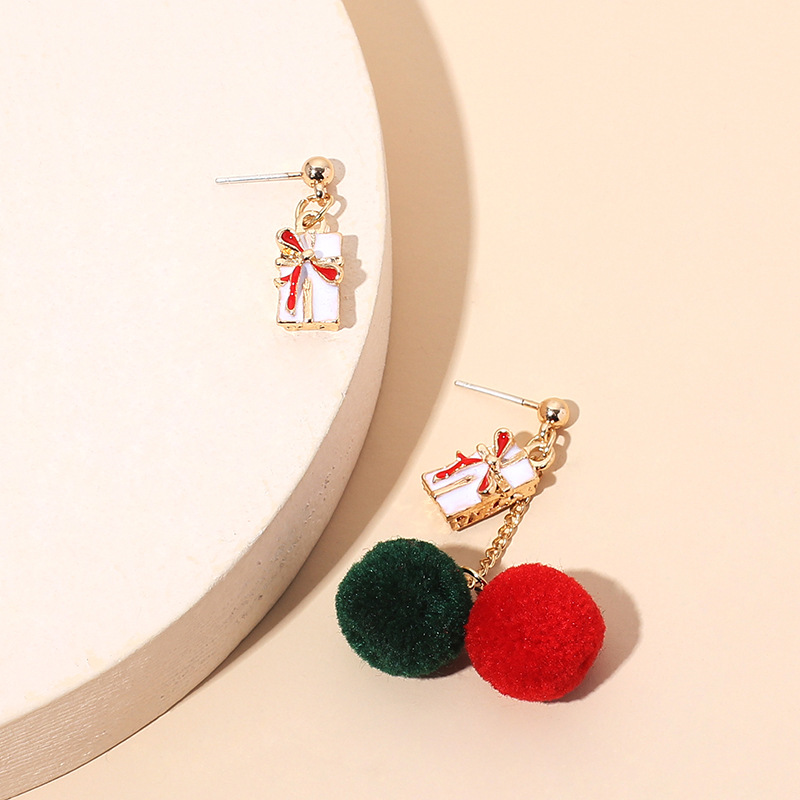 4g Weight Earrings Classification Wedding, Travel, Birthday, Festival Occasion Women'S Gender INS Style Style Asymmetrical Cute Fur Ball Christmas Earrings 5