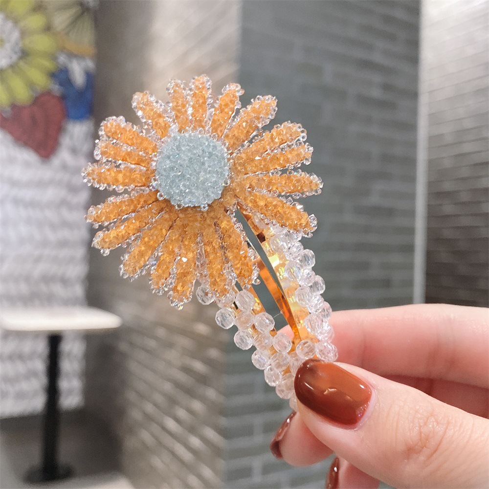 Korean Style Crystal Small Daisy Hair Clip display picture 9