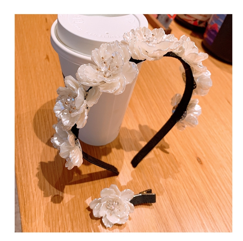 Korean Retro Small Fragrance Style Handmade Shell Flowers White Wild Headband Jewelry Wholesale Nihaojewelry display picture 9