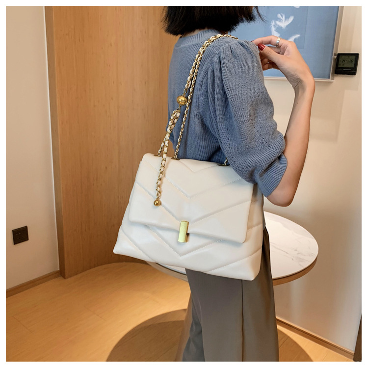 Fujiani Bag Women's Bag New Trendy Fashion Chain Shoulder Underarm Bag Internet Celebrity All-Matching Western Style Messenger Bag display picture 4