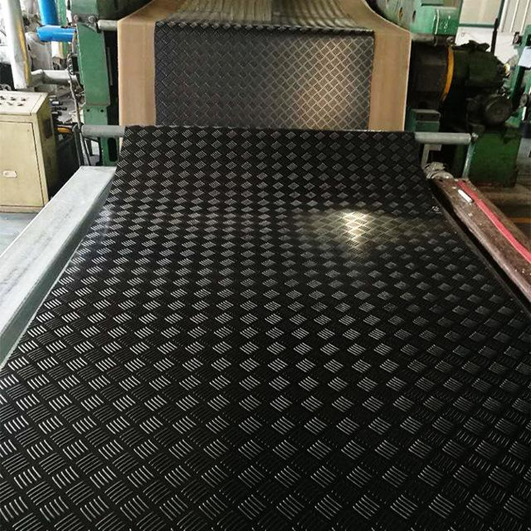 厂家销售耐撕咬猪舍垫 仔猪垫 通道走廊用防滑橡胶板防滑橡胶地垫