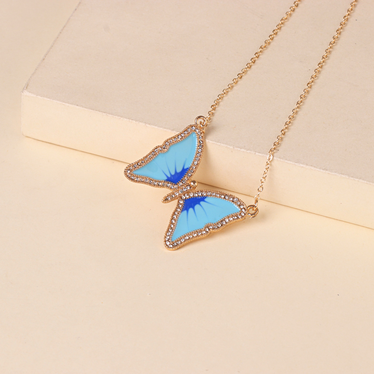 Light Luxury Butterfly Pendant Necklace display picture 2