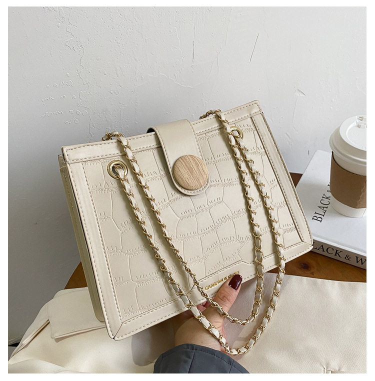 New  Trend Korean Fashion Chain Shoulder Wild Messenger Women's Small Square Bag display picture 4