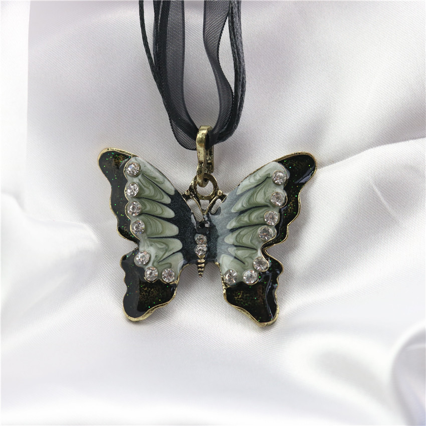 Street Occasion Alloy Material Retro Colorful Insect Butterfly Alloy Pendant Necklaces Wholesale
