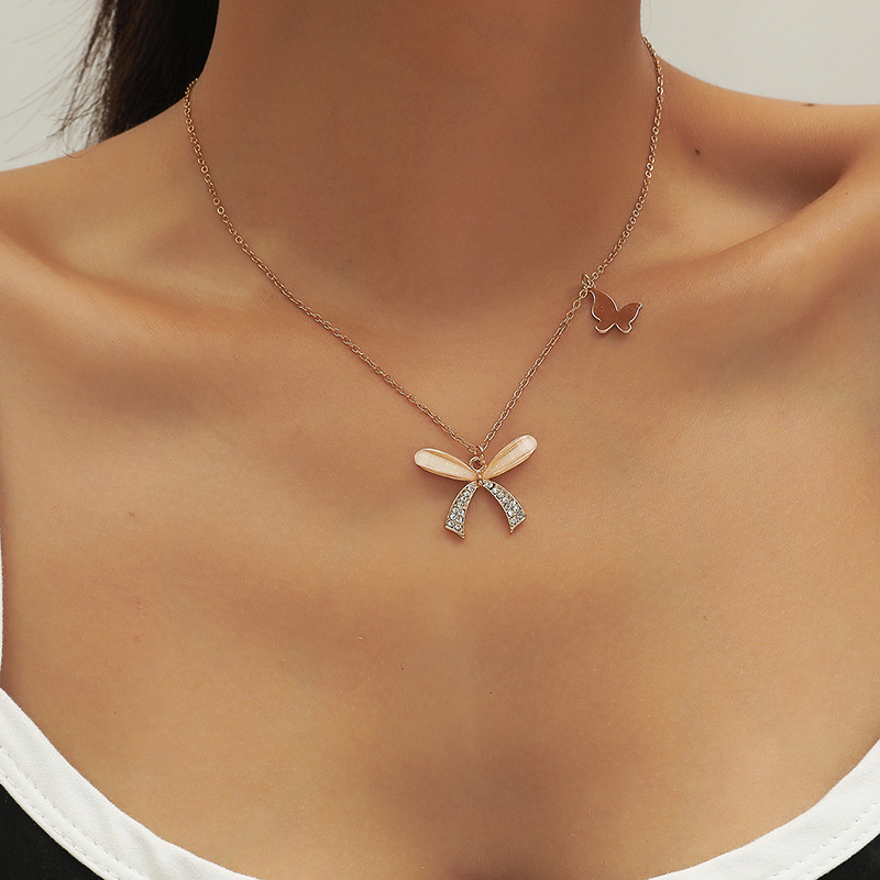 Korean Style Personalized Simple Super Fairy Mori Style Diamond Butterfly Necklace New Fashionable Temperamental All-match Cold Indie Necklace display picture 1