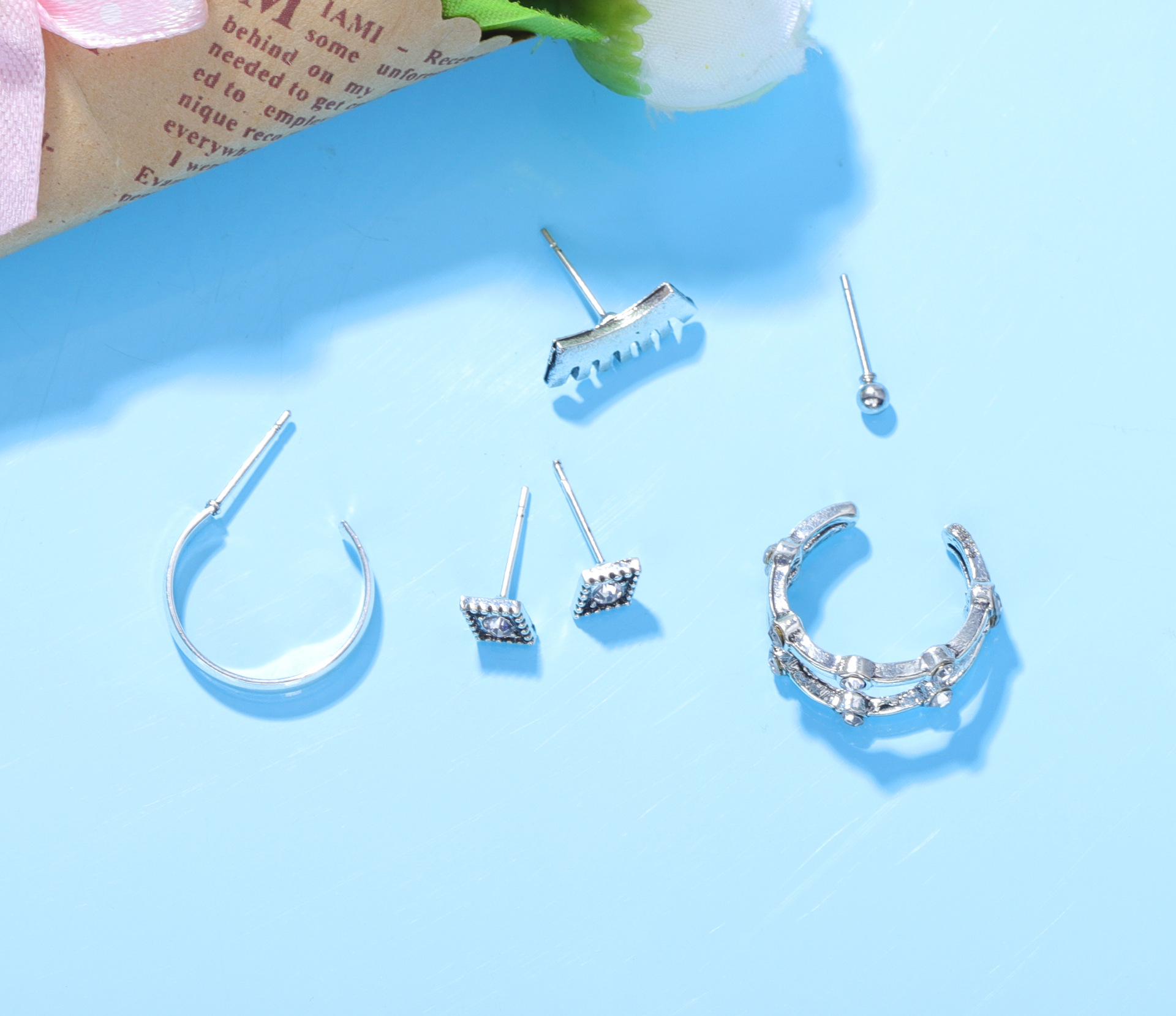 كوريا الماس الكرة أقراط الماس مجموعة الماس الأذن كليب العصرية الأزياء الفضة دعوى الأقراط الجملة Nihaojewelry display picture 5
