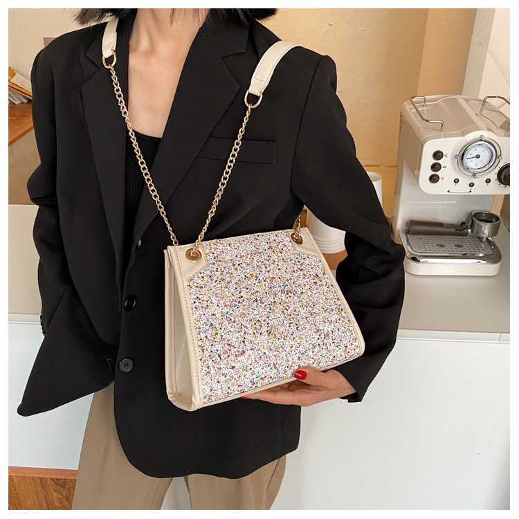 Hot Selling Texture Envelope Bag Tassel One-shoulder Chain Small Square Bag display picture 4