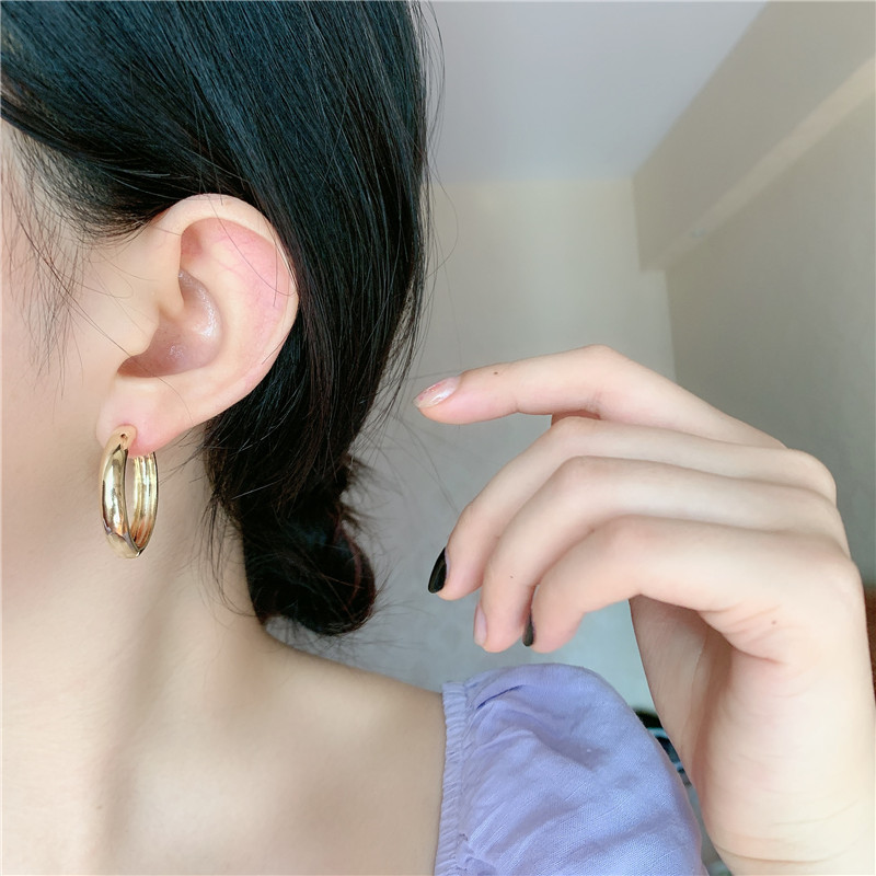 Retro Simple Circle Gold-plated Silver Non-fading Hoop Earrings Wholesale display picture 13