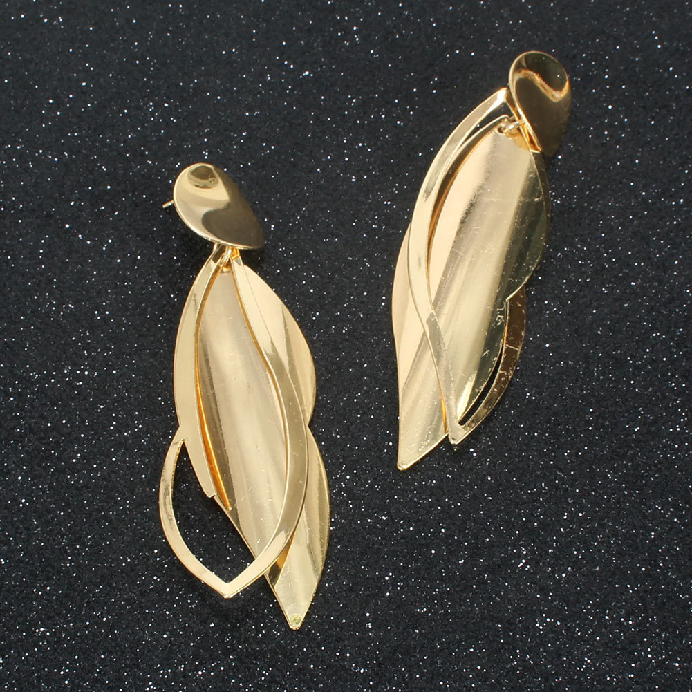 Alloy Leaf Gold Earrings Simple Retro Wild Earrings Wholesale Nihaojewelry display picture 5