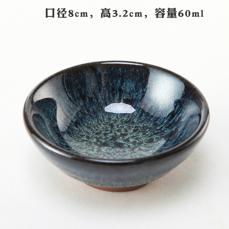 유약이 고른 평평한 그릇