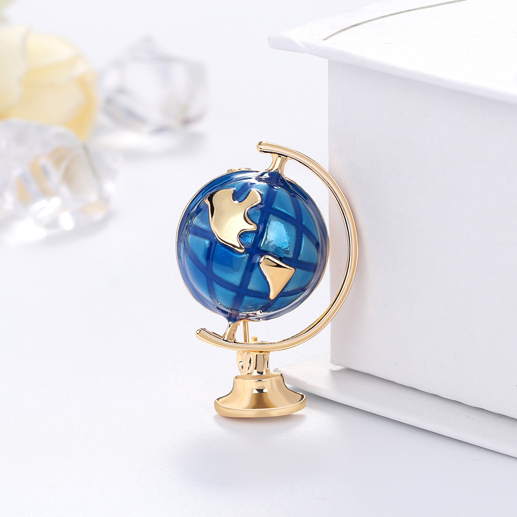 Blue Planet Astronaut Fashion Brooch display picture 5
