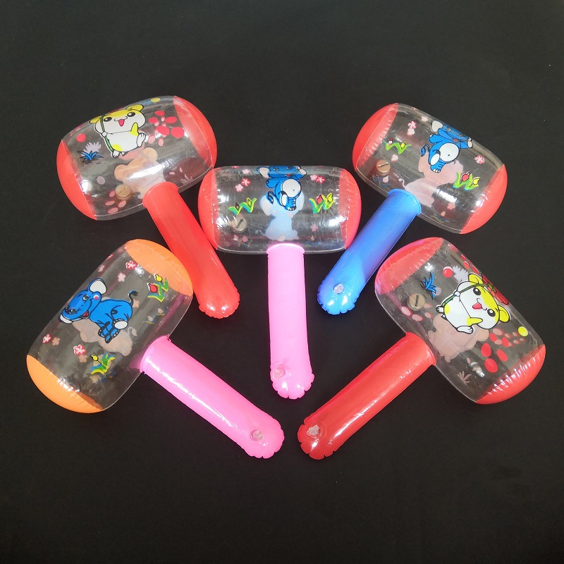 Las pequeñas actividades de microempresas empujan el código de escaneo para enviar regalos debajo de la línea roja en línea, regalos prácticos, pequeños drenadores, artefactos creativos