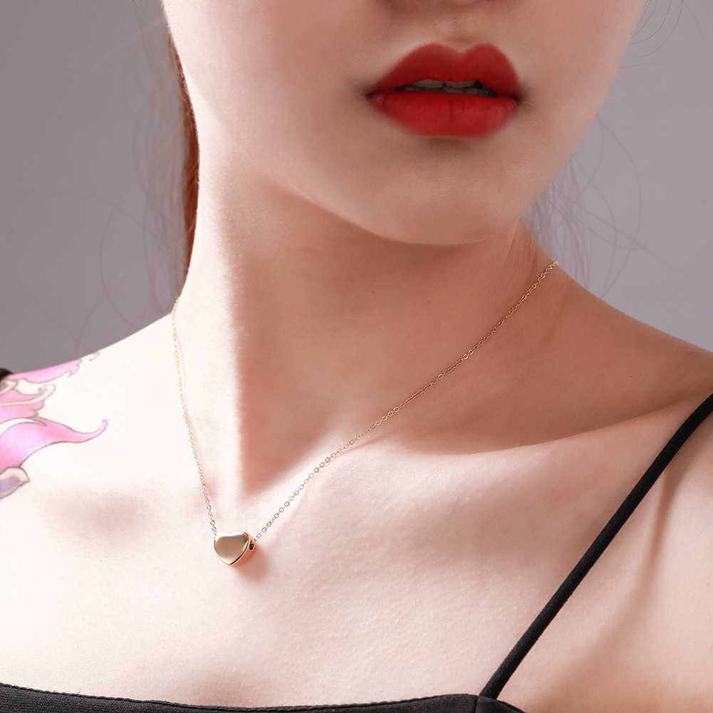 Collar Simple Coreano Collar De Acero Inoxidable En Forma De Corazón De Mujer Chapado En Oro 24k Collar Al Por Mayor display picture 2