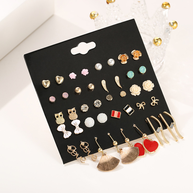 Korean Fashion Retro 1 Card 20 Pairs Of Pearl Dripping Alloy Peach Heart Geometric Earring Set Spot Wholesale Nihaojewelry display picture 6