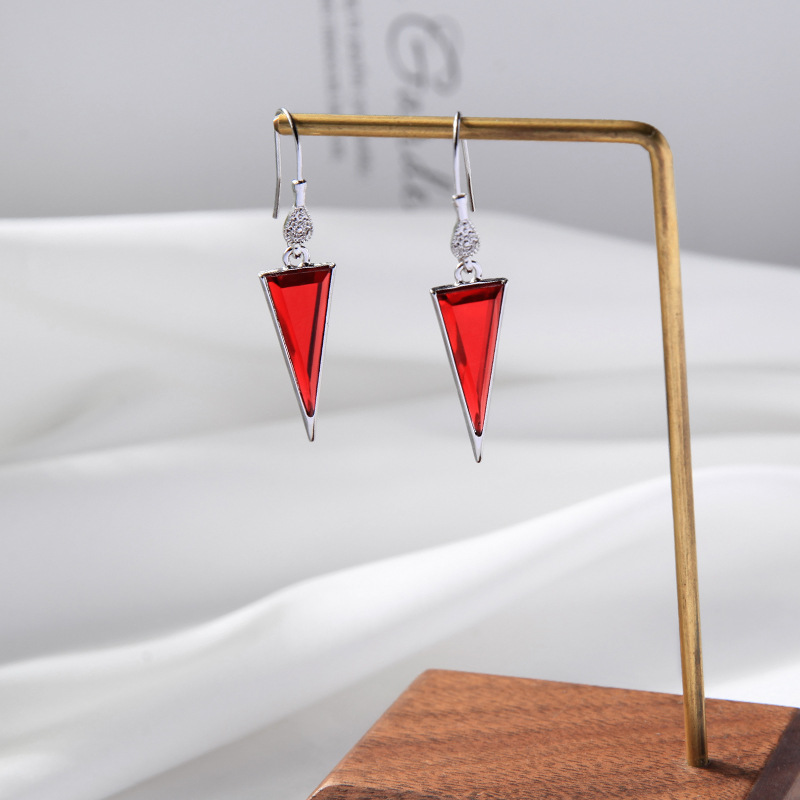 Retro Hong Kong Style Geometric Earrings High Sense Long Section Face Thin Triangle Earrings Niche Gemstone Earrings Wholesale Nihaojewelry display picture 3