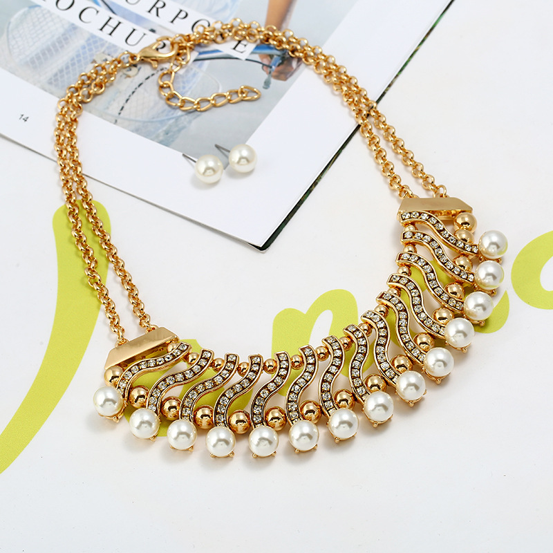 Fashion Handmade Pearl Alloy Necklace Clothing Accessories Exaggerated Necklace Earrings Set Nihaojewelry Wholesale display picture 5