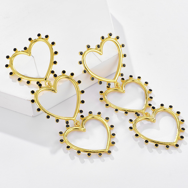 Exaggerated Earrings Retro Fashion Alloy Diamond Love Earrings Popular Metal Heart Earrings Wholesale Nihaojewelry display picture 5