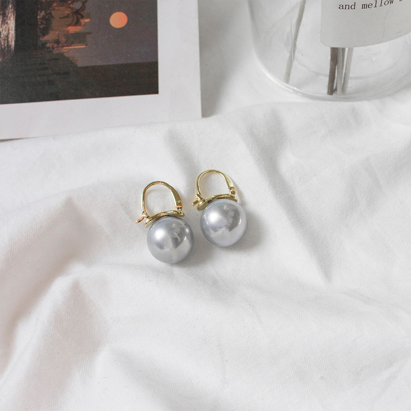 Pearl Exquisite Earrings display picture 4