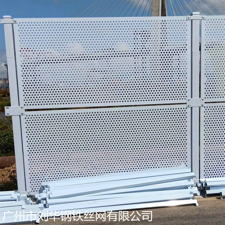 沿海超强抗风围挡 市政工程冲孔抗风围挡 道路防撞隔离圆孔网围栏