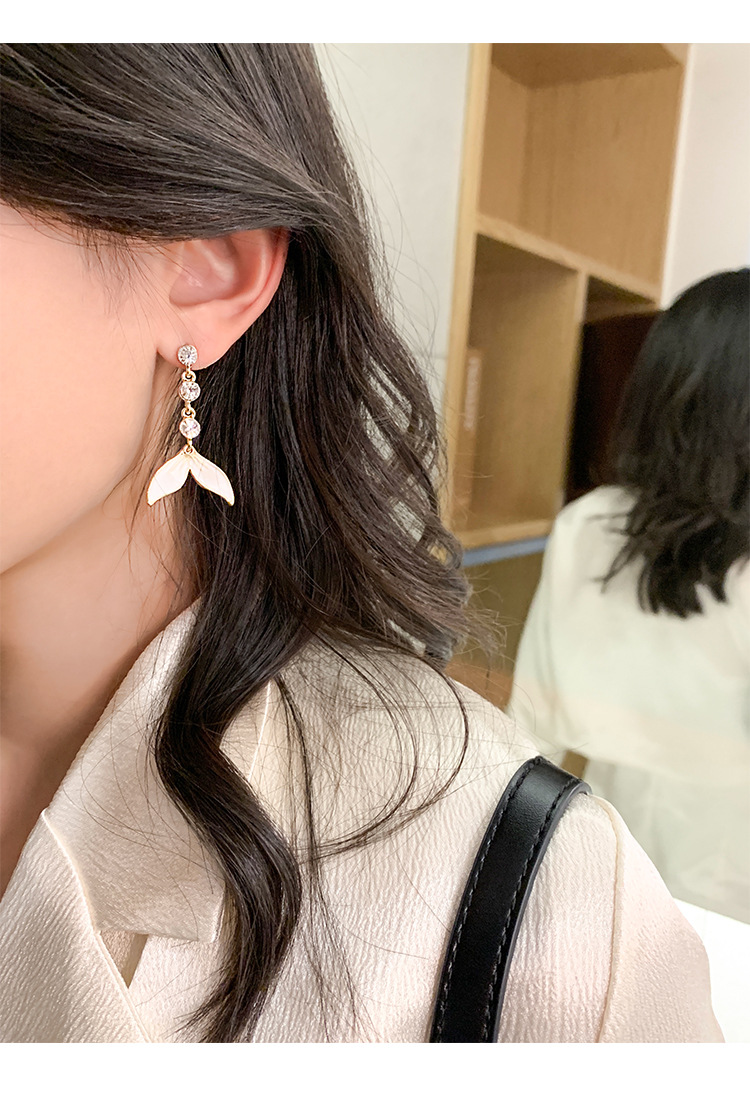 Boucles D&#39;oreilles En Strass Exquis De Haute Qualité Longues Boucles D&#39;oreilles En Queue De Poisson Nouvelle Vague 925 Aiguille En Argent En Gros Nihaojewelry display picture 3