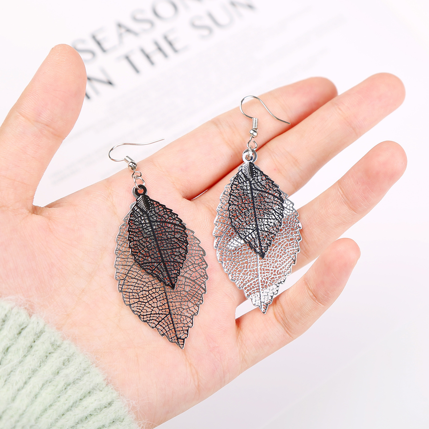 Nihaojewelry Earrings Leaf Earrings Golden Simple Double Cutout Leaf Earrings Wholesales Fashion display picture 5